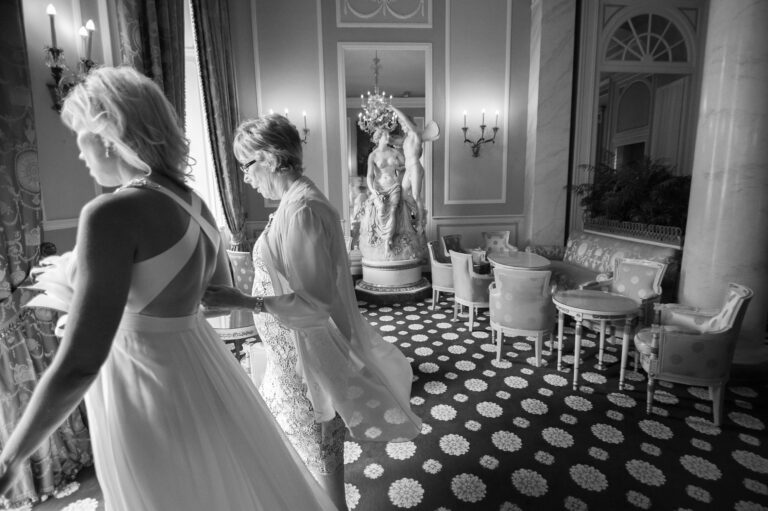 bride going to ceremony in villa d'este
